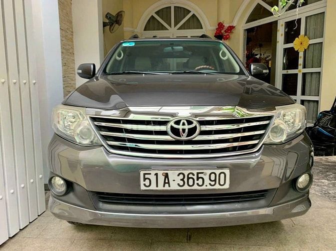 Chính chủ bán xe Toyota Fortuner bản V số tự động