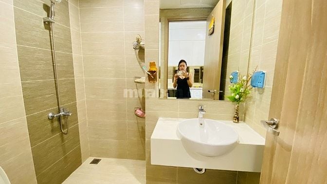 Căn hộ luxury full nội thất, sẵn sổ, tầng cao, view sông trực diện.