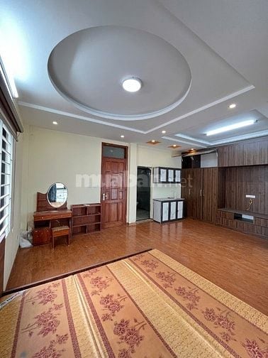 Cho thuê Studio rộng 40m2, 2 thoáng sàn gỗ đủ tiện nghi tại Tân Mai