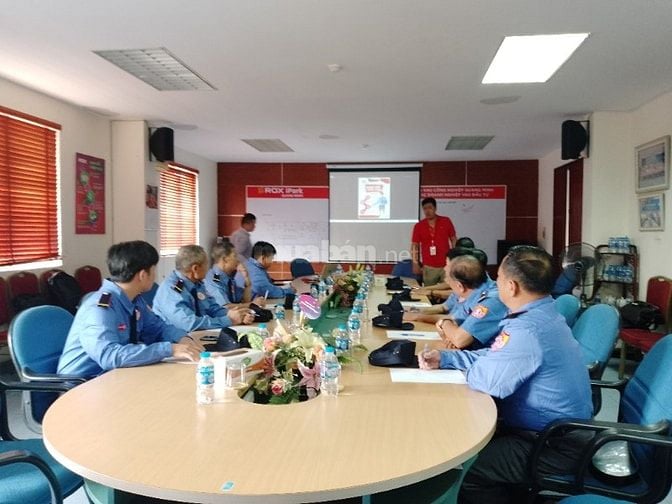 Nam bảo vệ kho hàng tại Cẩm Giàng 