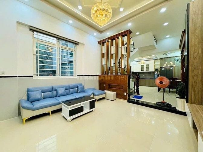 Kẹt tiền bán gấp! Nhà 70m2 Hoàng Hoa Thám, P7, Bình Thạnh. Xây 4 tầng