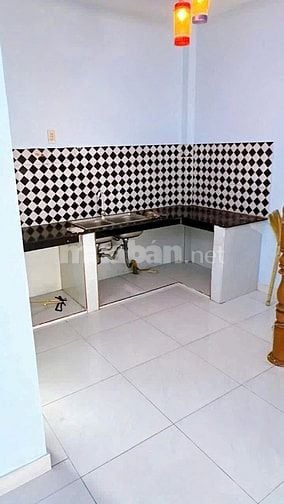 Cho thuê nhà hẻm 6 M phường Tân Quý : 4 x 15 m đúc 1 tấm 