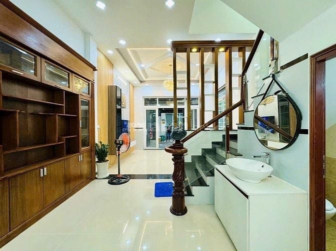 Kẹt tiền bán gấp! Nhà 70m2 Hoàng Hoa Thám, P7, Bình Thạnh. Xây 4 tầng