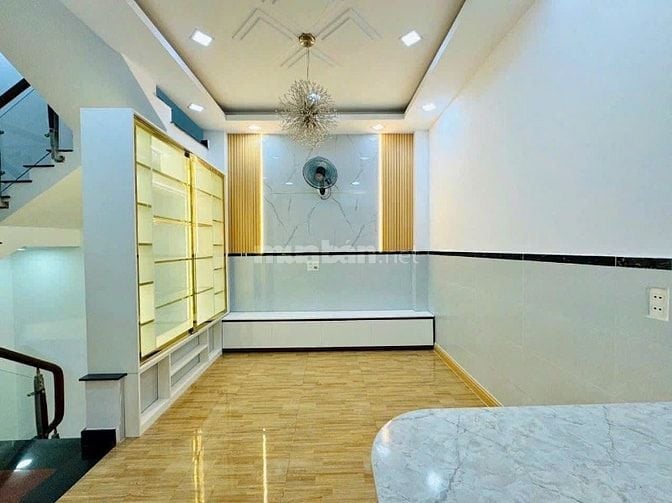 Kẹt tiền bán gấp! Nhà 70m2 Hoàng Hoa Thám, P7, Bình Thạnh. Xây 4 tầng