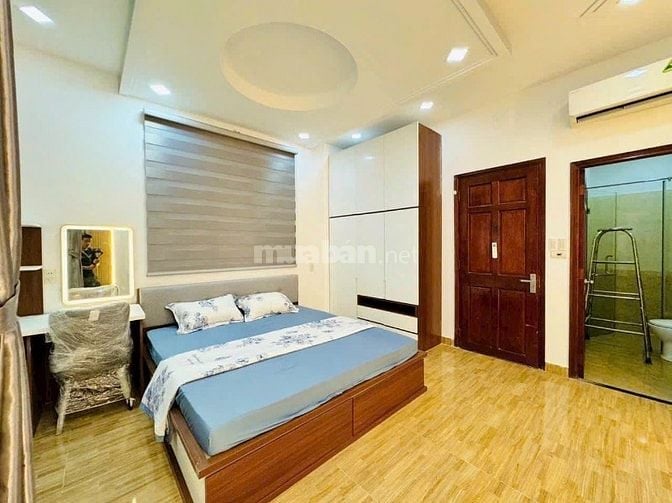 Kẹt tiền bán gấp! Nhà 70m2 Hoàng Hoa Thám, P7, Bình Thạnh. Xây 4 tầng