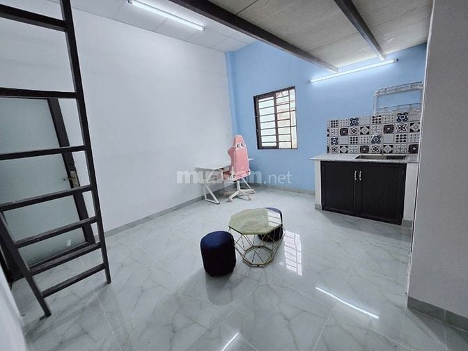 Phòng đầy đủ nội thất, mới xây ngay Phạm Văn Đồng, 30m2 rộng rãi