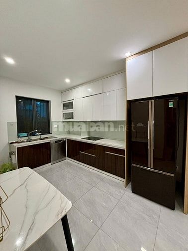 Căn hộ chung cư phố Lý Nam Đế, sổ đỏ 70m2