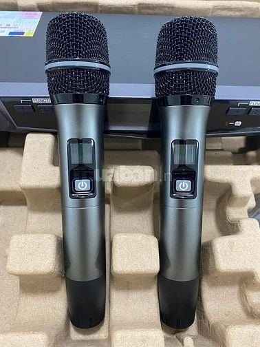 Micro karaoke không dây bbs G18. Đời mới, chính hãng, giá siêu rẻ.