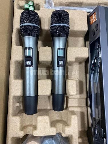 Micro karaoke không dây bbs G18. Đời mới, chính hãng, giá siêu rẻ.