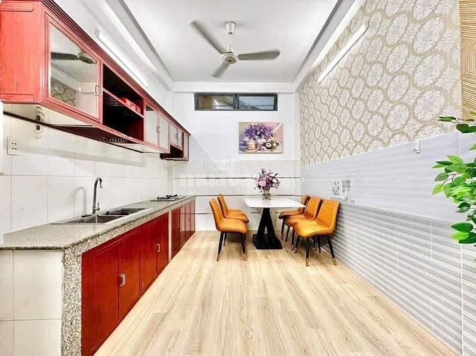 Rao bán nhà Tôn Đản, Q4 xây 3 tầng 68m2. Gần UBND, sổ sẵn, hẻm 5m