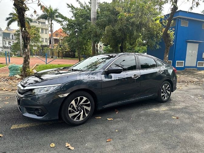 Bán xe Honda Civic 1.8E Vin 2018, màu xanh, xe nhập Thái