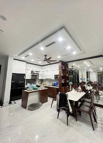 Bán nhà đẹp phố Kim Đồng DT 145 m2  MT 12 m, Gara, thang máy, ở sướng!