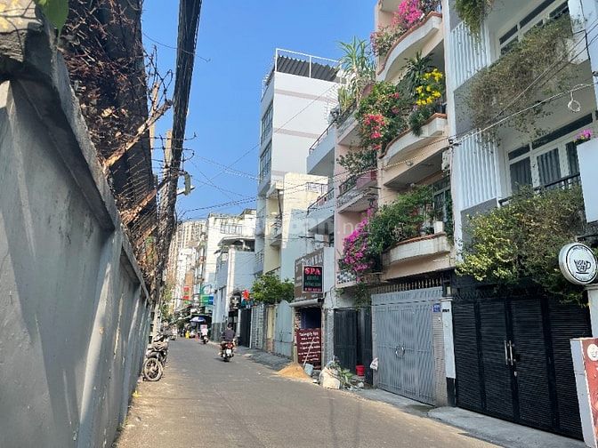 Nhà HXH DT 4x30m, cn 110m2, 1 lầu, đường Bạch Đằng giá 11 tỷ