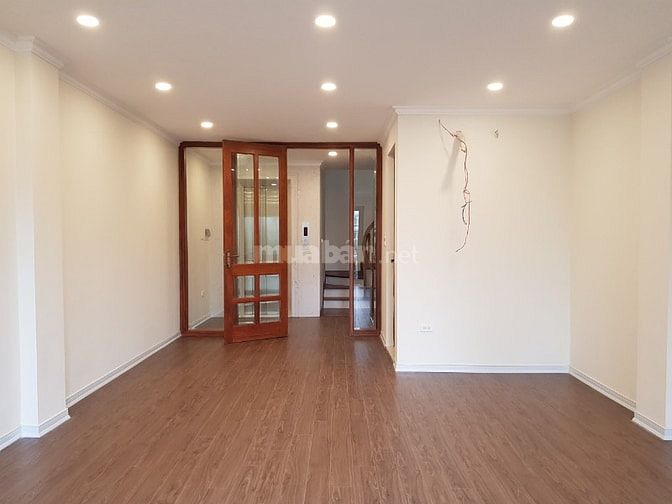 Liên kề khu Liên Cơ, Mỹ Đình. Dt 107m2, MT 6m, xây 5 tầng. Ô tô tránh