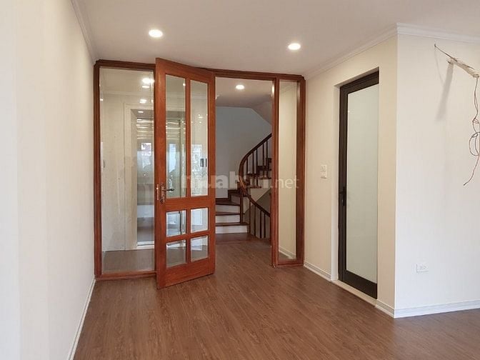 Liên kề khu Liên Cơ, Mỹ Đình. Dt 107m2, MT 6m, xây 5 tầng. Ô tô tránh