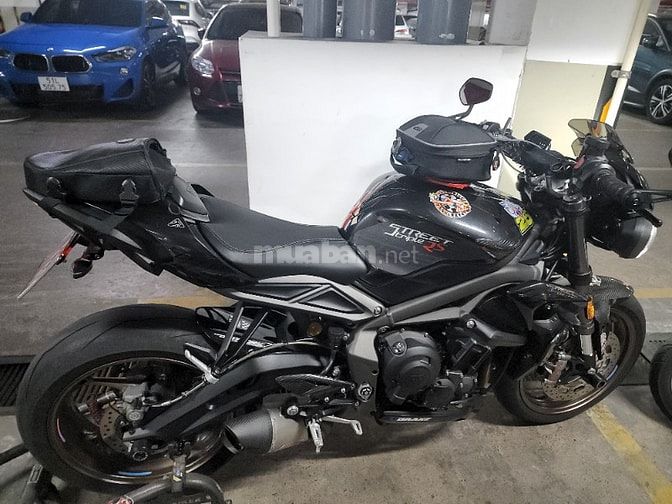 Triumph Street Triple 765RS đen carbon , nhẹ đẹp mạnh xịn sò oko 8kxx
