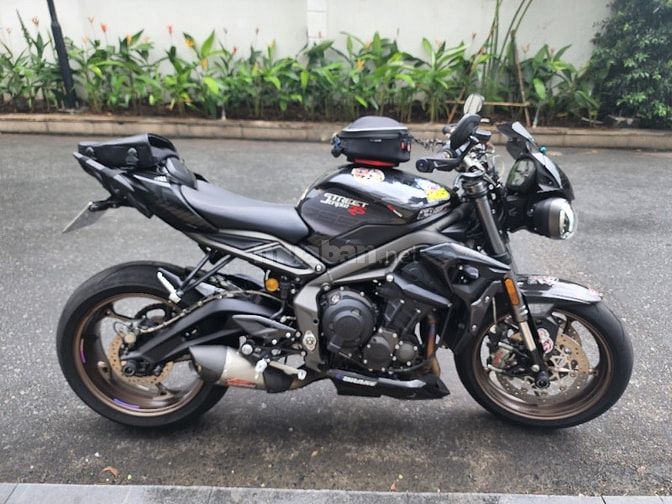 Triumph Street Triple 765RS đen carbon , nhẹ đẹp mạnh xịn sò oko 8kxx
