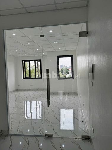 Cho thuê văn phòng giá chỉ 6tr/1 sàn 98 m2, có thang máy