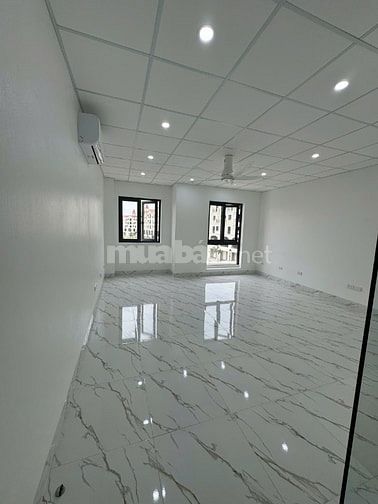 Cho thuê văn phòng giá chỉ 6tr/1 sàn 98 m2, có thang máy