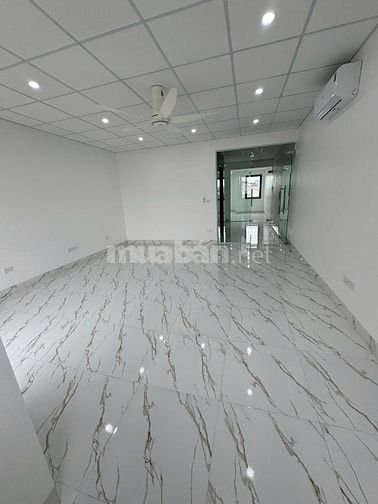 Cho thuê văn phòng giá chỉ 6tr/1 sàn 98 m2, có thang máy