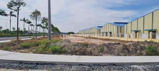 Bán xưởng dệt nhuộm trong khu công nghiệp. Long An, dt đất : 30.000m2