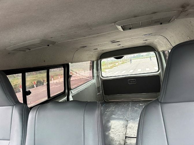 Bán Toyota Hiace tải van 3 chỗ đời 2010,máy dầu,tải 900kg