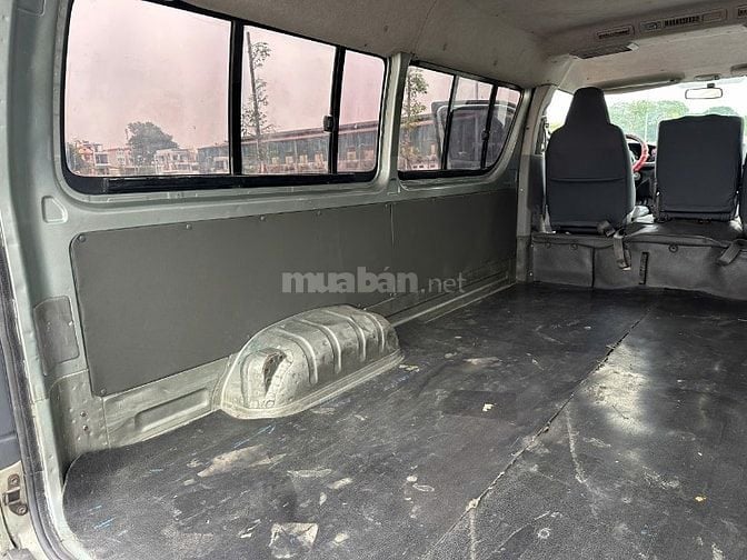 Bán Toyota Hiace tải van 3 chỗ đời 2010,máy dầu,tải 900kg