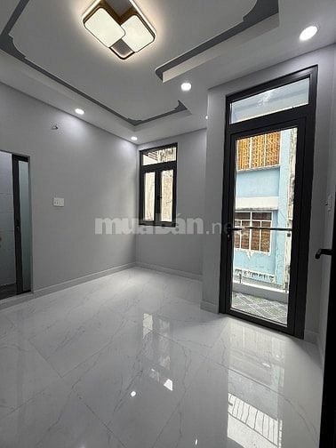 NGUYỄN CHÍ THANH NGAY CHỢ RẪY 40M2 NGANG 4M 4 TẦNG MỚI ĐẸP. CHỈ 5Ỷ + 