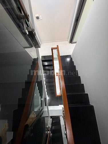 NGUYỄN CHÍ THANH NGAY CHỢ RẪY 40M2 NGANG 4M 4 TẦNG MỚI ĐẸP. CHỈ 5Ỷ + 