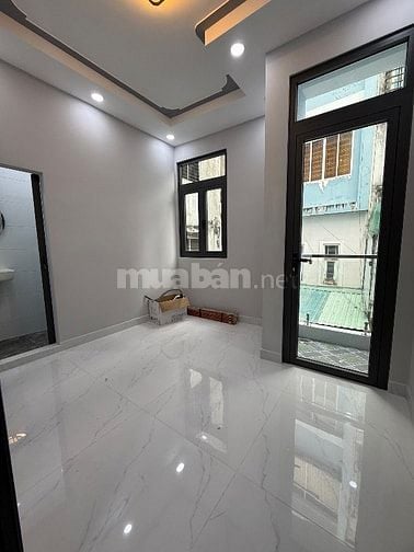 NGUYỄN CHÍ THANH NGAY CHỢ RẪY 40M2 NGANG 4M 4 TẦNG MỚI ĐẸP. CHỈ 5Ỷ + 