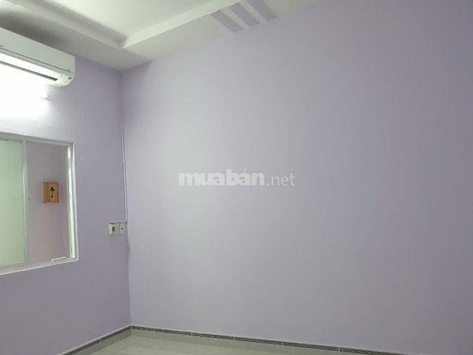 Nhà trệt có chiều ngang 5,5m,  dien tích 60m2, phòng khách rộng