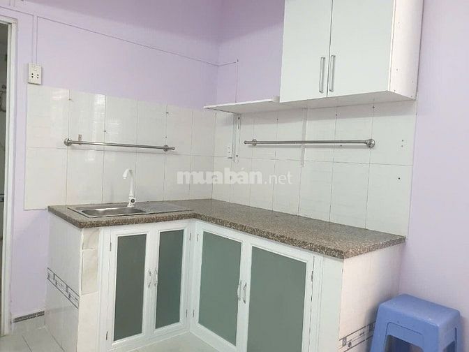 Nhà trệt có chiều ngang 5,5m,  dien tích 60m2, phòng khách rộng