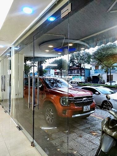 Cho thuê 3 tầng Đường 2-9. MT rộng 13m. Q Hải châu TTTP Đà nẵng