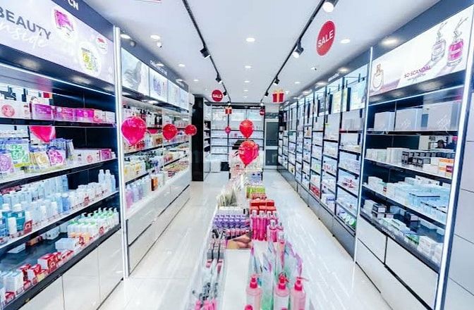 Cần tuyển Nam Nữ phụ bán hàng tại Shop 