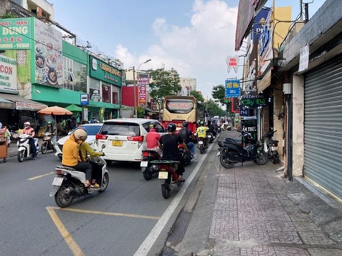 Cho thuê nhà mặt tiền 132 Âu Cơ, P.9, Q.TB, 4,5 x 16M, 1T-2L, 34 triệu