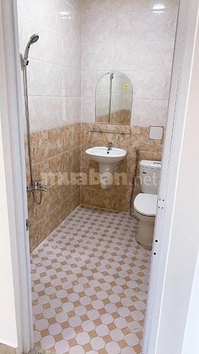 Bán gấp nhà Phan Văn Trị, Quận 5, Giá 2 tỷ 300 triệu DT 50m2, sổ sẵn