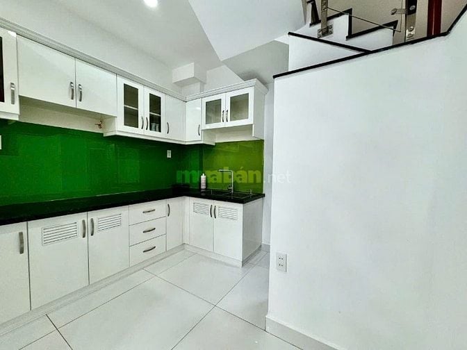 Bán gấp nhà 4 tầng 37m2 chỉ 3.65 tỷ đường Nguyễn Thượng Hiền, BThạnh. 