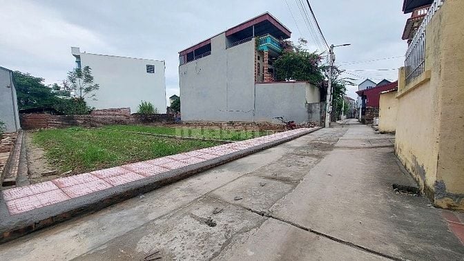 CHÍNH CHỦ bán mảnh đất 113,2 m2 full thổ cư tại tổ 9 tt Quang Minh.