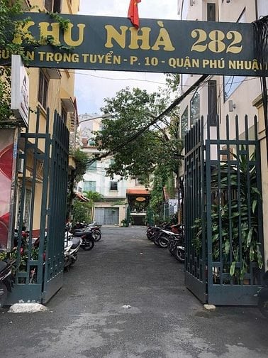 Cho thuê nhà 8x13m, 1 trệt + 3 lầu, MT 282 Nguyễn Trọng Tuyển