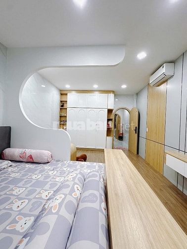 Nhà đẹp Đón Tết - MT NGUYỄN BIỂU, Q5 - 100m2 vuông-THANG MÁY-GARA OTO