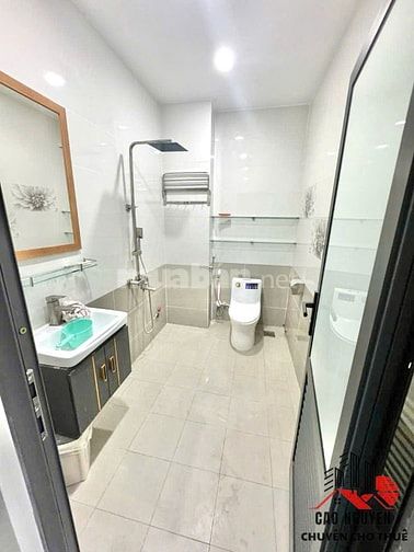 Nhà 3 lầu 6 phòng ngủ 7wc, khu tên lửa, đường 10m. 