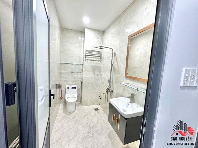 Nhà 3 lầu 6 phòng ngủ 7wc, khu tên lửa, đường 10m. 