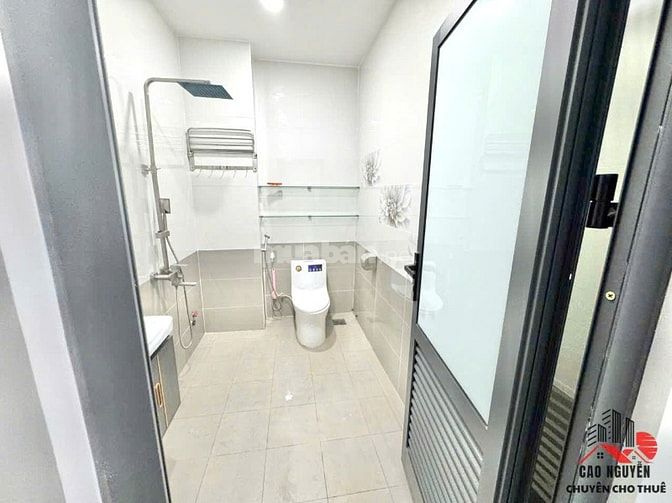 Nhà 3 lầu 6 phòng ngủ 7wc, khu tên lửa, đường 10m. 