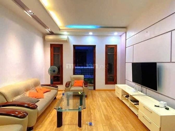 8,5 tỷ nhà BA ĐÌNH 45m2 nhà mới kinh doanh gần phố Sổ vuông