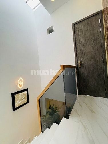 BÁN NHÀ TUYỆT ĐẸP HẺM ÔTÔ NGỦ TRONG NHÀ 1LẦU 3P.NGỦ 3WC GIÁ: 5Tỷ400tr