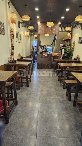 Bán nhà mặt tiền đường Nguyễn Tri Phương Quận 10 ,50m2 ,3 tầng .