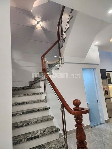 E HƠI THÔNG GẦN MẶT TIỀN LÊ VĂN SỸ Q3 - THUÊ CHDV 40tr/TH- 72M2- 6T