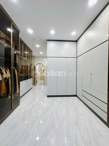 NHỈNH 17 TỎI GẤP LẮM MẶT TIỀN NGUYỄN BIỂU QUẬN 5 SÁT Q1  DT GẦN 100M2 