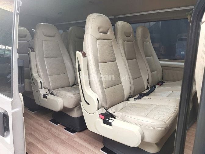 Cần bán giá yêu thương xe Ford Transit 16 chỗ LUXURY chạy Tết 