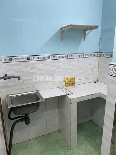 Cho thuê nhà hẻm 1,5m Nguyễn Khoái  P.2 Quận 4 giá 5 triệu – 12m2